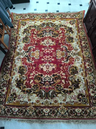 Alfombra de lana con diseño clásico