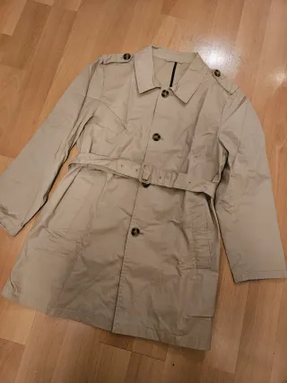 Gabardina beige con cinturón