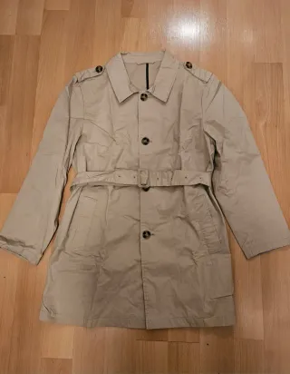 Gabardina beige con cinturón