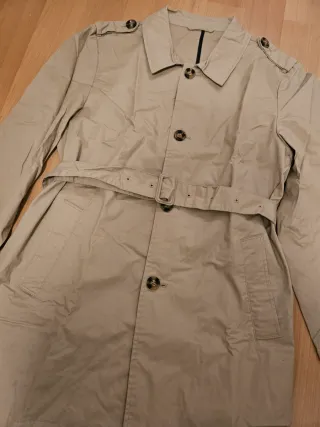 Gabardina beige con cinturón