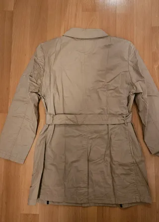 Gabardina beige con cinturón