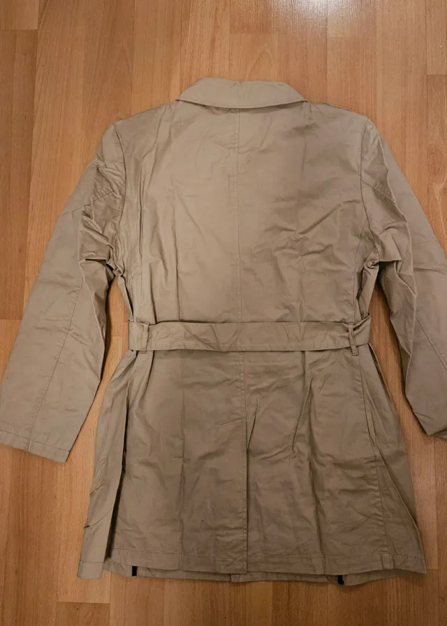 Gabardina beige con cinturón