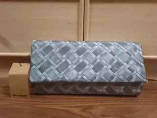 NUEVO Bolso de mano plateado tejido