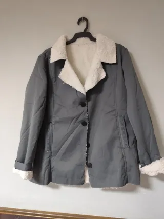 Chaqueta gris con pelito por dentro