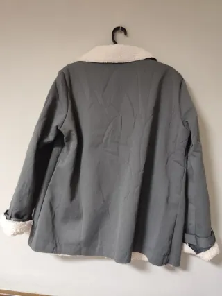Chaqueta gris con pelito por dentro