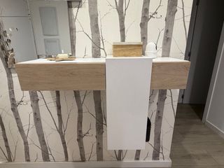 Mueble recibidor madera y blanco