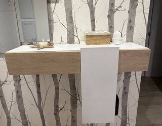 Mueble recibidor madera y blanco