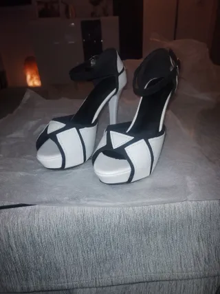 Sandalias de tacón fino blancas y negras de shein
