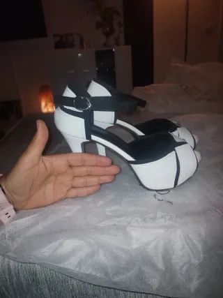 Sandalias de tacón fino blancas y negras de shein