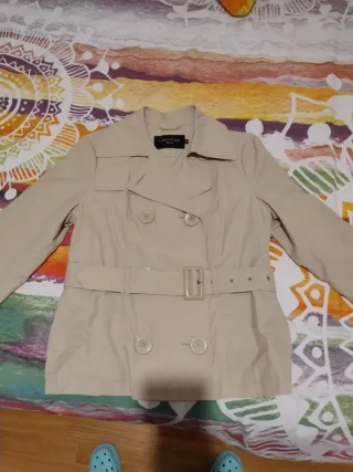 Gabardina corta beige