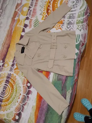 Gabardina corta beige