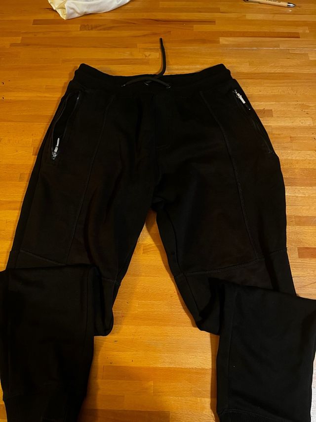 Pantalón negro largo con cremalleras