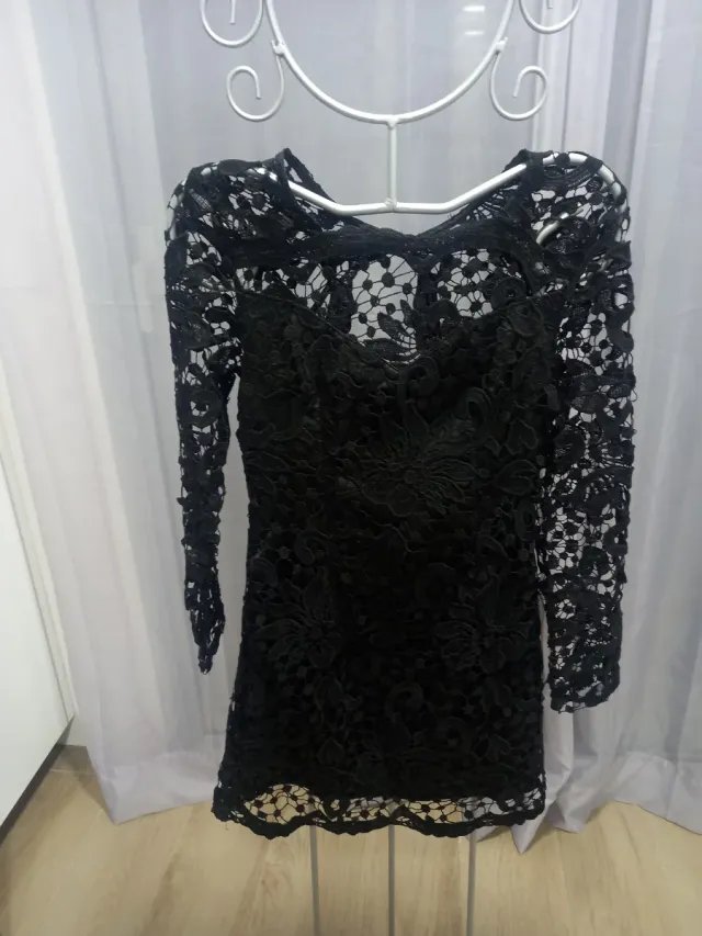 Vestido mini encaje negro manga larga