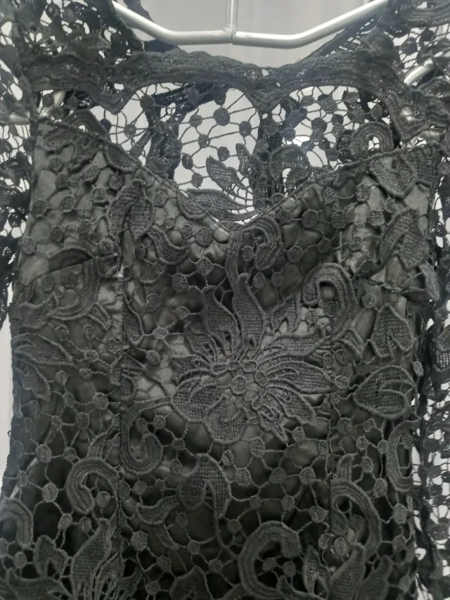 Vestido mini encaje negro manga larga