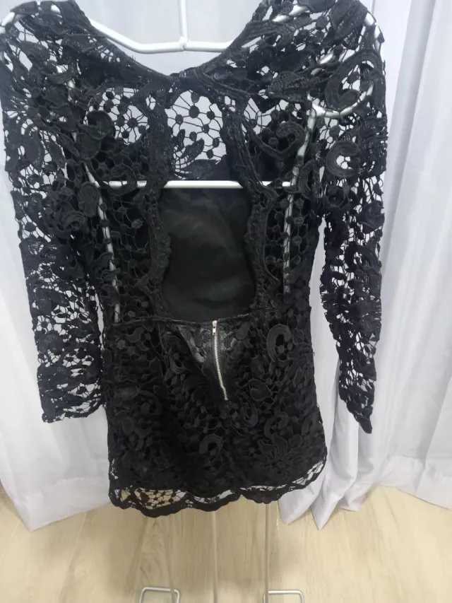 Vestido mini encaje negro manga larga