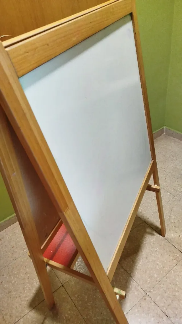 Pizarra, de tiza y rotuladores,doble cara.