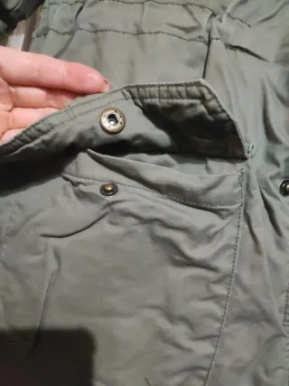 Cazadora verde con capucha