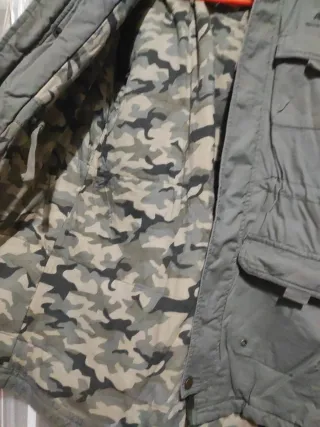 Cazadora verde con capucha