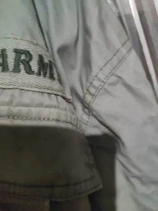 Cazadora verde con capucha