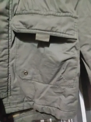 Cazadora verde con capucha