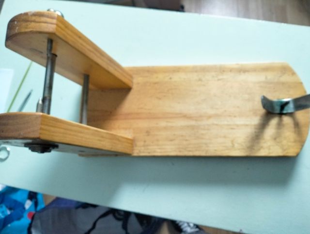 Tabla sujeta jamón de madera