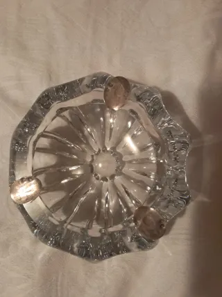 Cenicero de cristal con adornos de plata