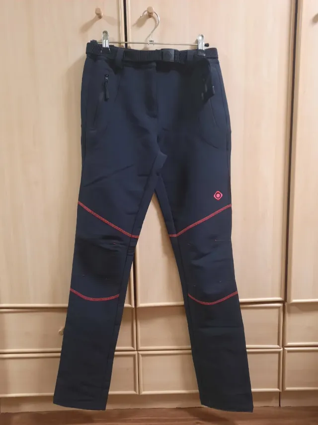 Pantalones de montaña negros con cinturón