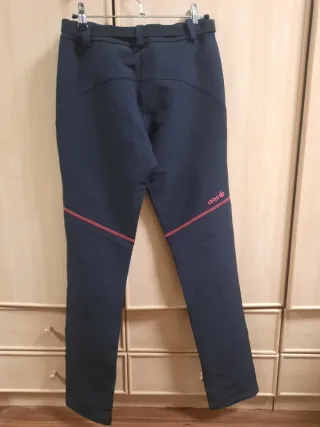Pantalones de montaña negros con cinturón