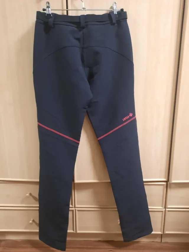 Pantalones de montaña negros con cinturón