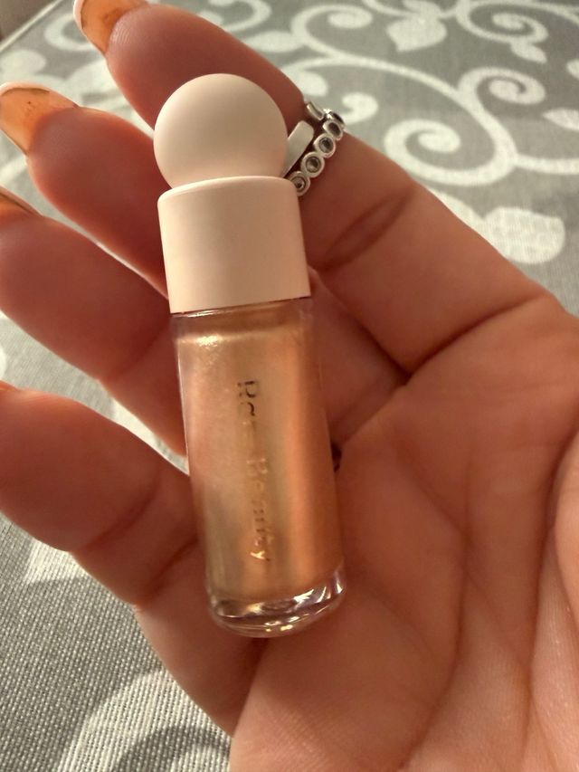 Iluminador Rare Beauty Dorado