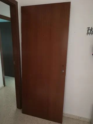Puerta de entrada madera entrada piso