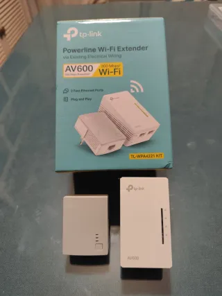 TP-Link Powerline Wi-Fi Extender AV600