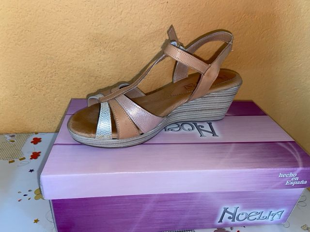 Sandalias cuña marrón