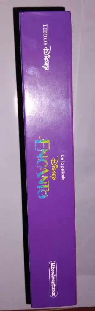 Libro aventuras Encanto + muñecos