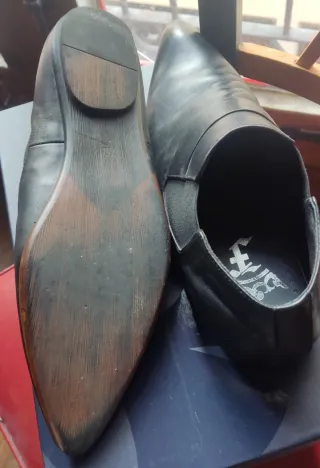 Botín hombre piel negro