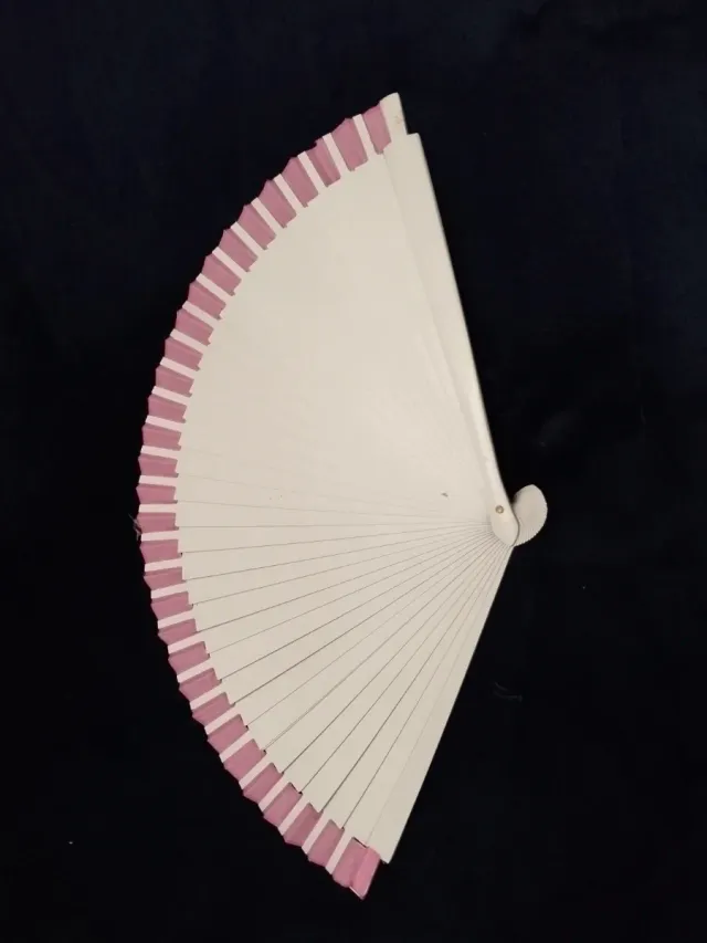 Abanico Frida Kahlo Rosa con Gato Negro