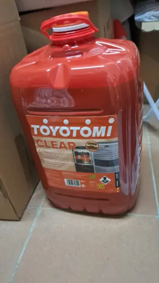 Estufa de parafina Toyotomi negra