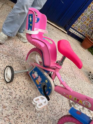 Bicicleta niña Peppa Pig con ruedines y cesta