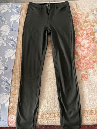 Pantalones de cuero verde oliva