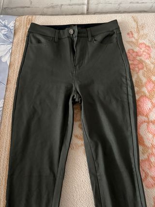 Pantalones de cuero verde oliva