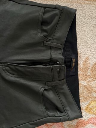 Pantalones de cuero verde oliva