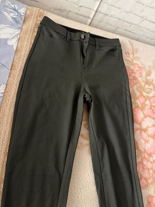 Pantalones de cuero verde oliva