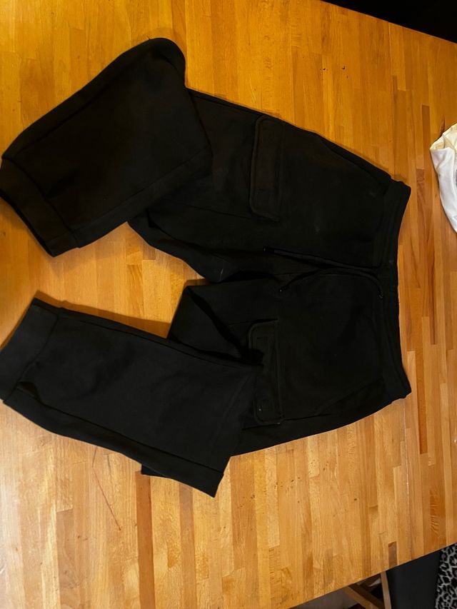 Pantalón negro hombre