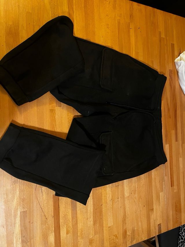 Pantalón negro hombre