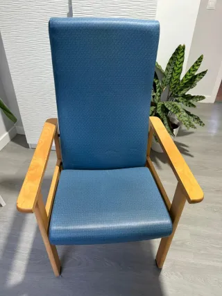 Poltrona reclinabile in tessuto e legno