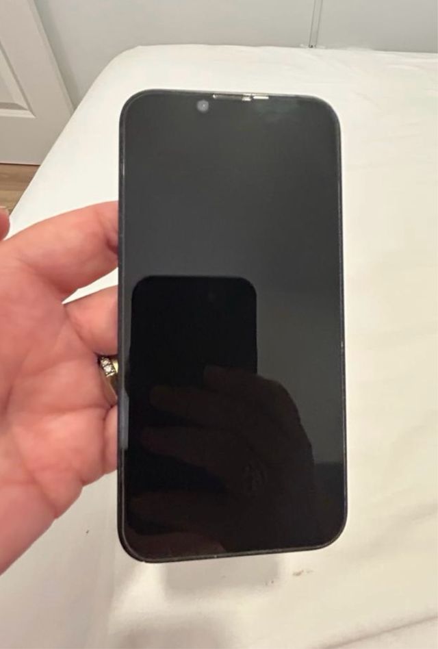 iPhone 13 128 GB Negro ,3 fundas nuevas