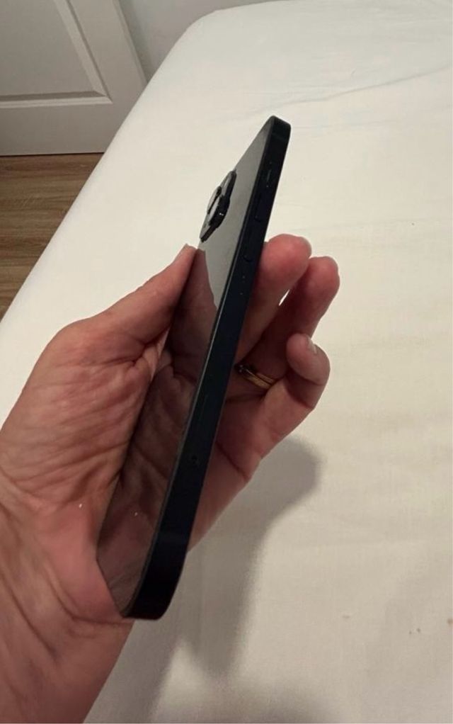 iPhone 13 128 GB Negro ,3 fundas nuevas