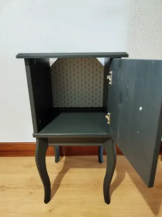 Mueble auxiliar con patas