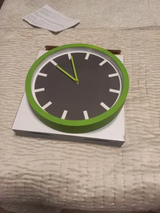Reloj de pared moderno