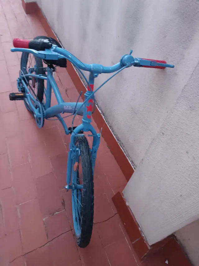 Bicicleta infantil azul